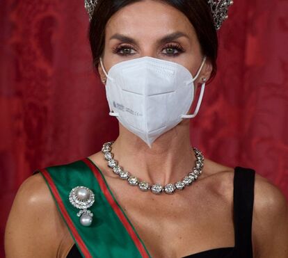 Letizia usa impressionante tiara russa no primeiro jantar de gala em 2 anos