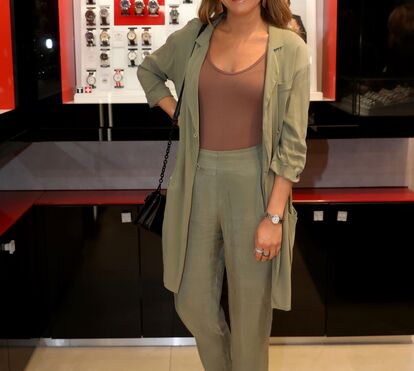 Veja os looks que elas levaram para conhecerem uma nova coleção da marca de relógios 