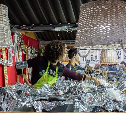Fuja dos centros comerciais e vá para a rua! Os 8 melhores mercados de Natal para ir às compras em Lisboa