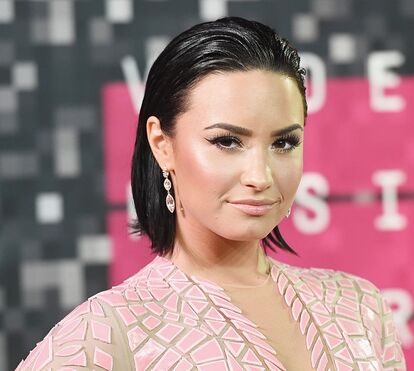 12 celebridades que admitem usar o 'Tinder dos Famosos'