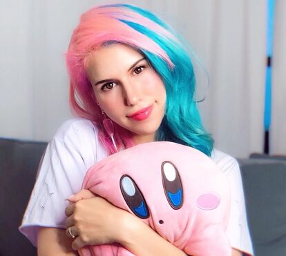 A transformação de Sea3P0: desde a menina de cabelo azul até hoje