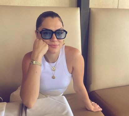 Tristeza profunda: Jessie J chora em palco, horas depois de revelar aborto espontâneo