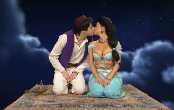 Pete Davidson, Kim Kardashian, beijo, Saturday Night Live