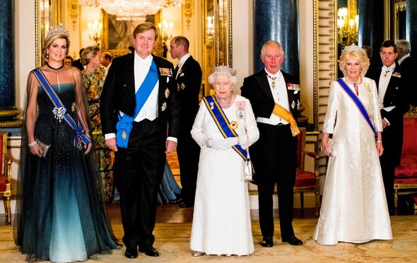 tiaras, realeza europeia, princesas, rainhas