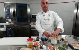 A pensar no Natal, chef Carlos Madeira prepara Cubo de Bacalhau Confitado Servido com à Braz de Legumes e Massa Crocante