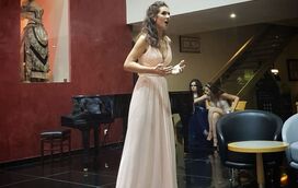 Filha de Passos Coelho e ex-Doce Fátima Padinha luta por carreira na música