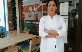 Chef Ana Moura prepara um bacalhau com grão e couve e partilha algumas das suas memórias gastronómicas
