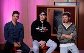 Lágrimas e muita emoção! D’ZRT homenageiam Angélico Vieira na reunião na gala de aniversário da TVI