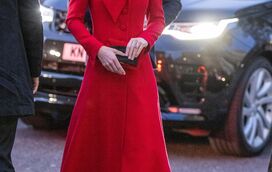 Kate arrasa com vestido vermelho