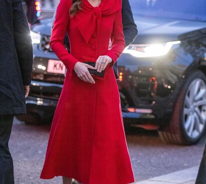 Kate arrasa com vestido vermelho
