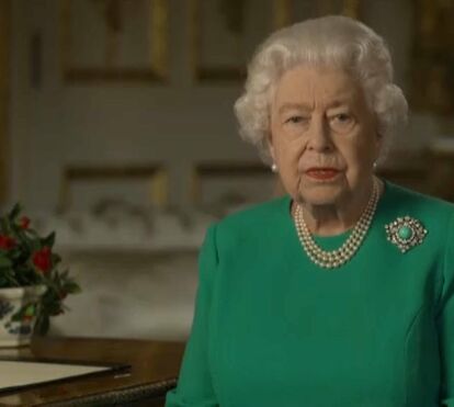 Isabel II escapa à morte após homem invadir Castelo de Windsor mascarado e armado com besta