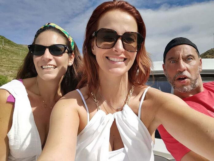 A apresentadora da TVI e o operador de câmara são amigos há muitos anos e ela diz que ele é o irmão que nunca teve. Aqui, na foto, com Jorge Frade e Catarina Duarte.