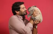 André Ventura com a coelha Acácia 