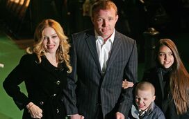 Quem é Rocco Richie, aliás Rhed, a nova coqueluxe das artes plásticas que afinal é filho de Madonna e Guy Ritchie