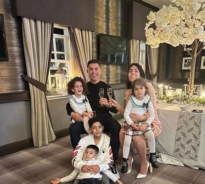 'É uma palhaçada'. Dolores Aveiro arrasada no 'Passadeira Vermelha' após ter surgido a chorar com mensagem de Cristiano Ronaldo