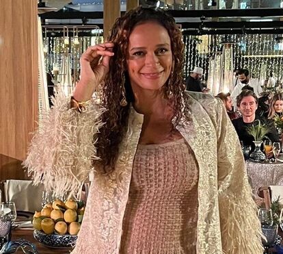 Decote ousado e mini-saia: Isabel dos Santos mostra-se atrevida 