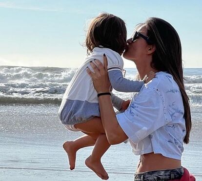 Adorável! Já viu como está crescida a filha mais nova de Cláudia Vieira