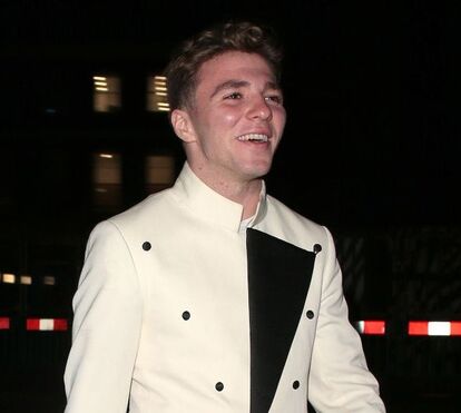 Rhed: o jovem artista anónimo inspirado por Paula Rego que vendia quadros por milhares e é afinal o filho de Madonna