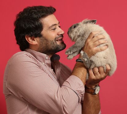 É o fungagá da bicharada. Quem não tem cão caça votos com gato, ou com coelha! Conheça os animais de estimação de Costa, Rio, Ventura e muito mais...