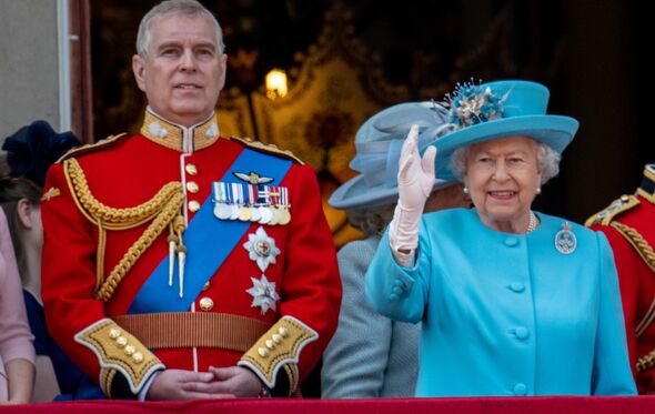 Príncipe André, rainha Isabel II