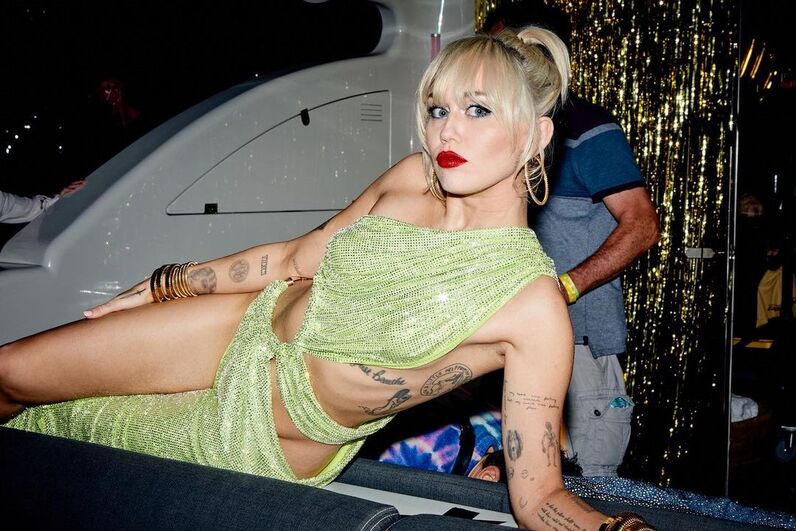 Miley Cyrus, cantora, final de ano