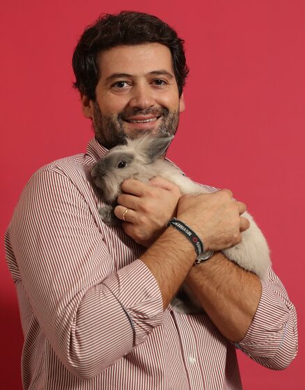 André Ventura com a coelha Acácia 