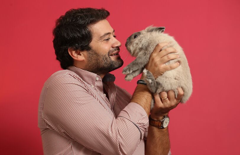 André Ventura com a coelha Acácia 