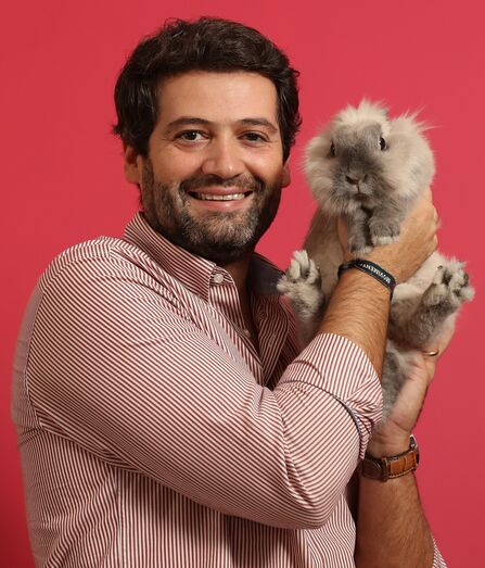 André Ventura com a coelha Acácia 