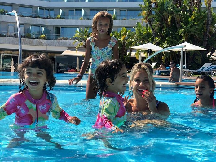 Luciana Abreu com as filhas