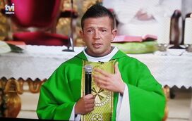 'All Together' na Missa. Cristina convida padre sexy e tenor amigo para a homilia de aniversário da TVI