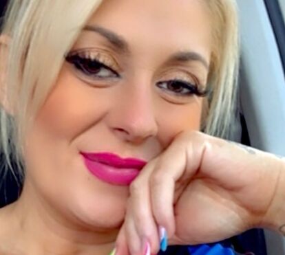 Cantora Rebeca quebra silêncio sobre o problema de saúde que a levou a cancelar concerto