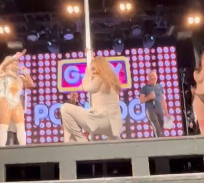 Veja a pole dance de Adele, aplaudida pelo público