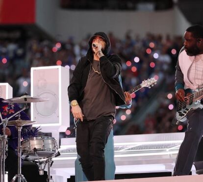 Estrelas do Rap levam público do Super Bowl à loucura