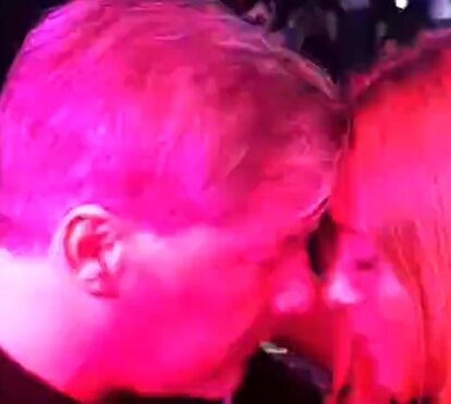 O amor está no ar! Bruno de Carvalho e Liliana aos beijos em discoteca em Chaves