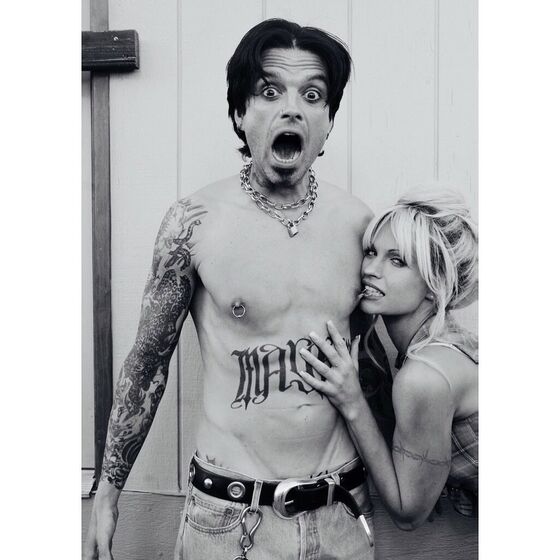 Pam & Tommy, Pamela Anderson, Tommy Lee, Sebastian Stan, Lily James