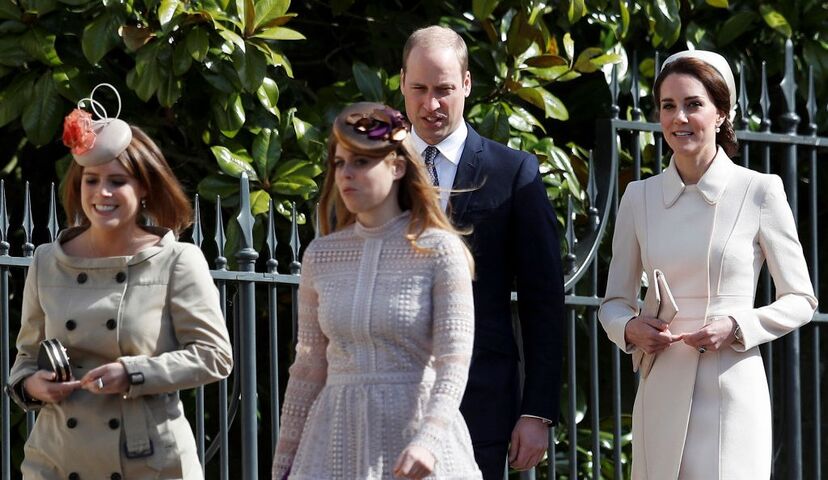 Beatrice e Eugenie com William e Kate