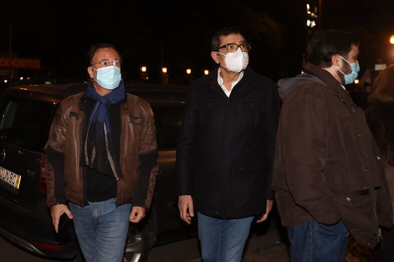 José Eduardo Moniz e Paulo Salvador no velório de Artur Albarran 