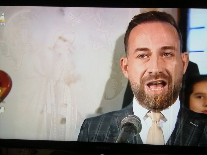 Padre Sexy na missa de aniversário da TVI