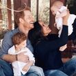 Meghan Markle com Harry e os filhos Archie e Lilibet