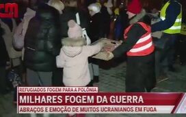 Milhares de ucranianos desesperados fogem da guerra rumo à Polónia
