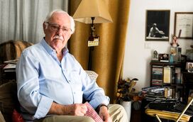 Da fome na guerra às glórias nos palcos, do amor à única mulher que teve às sopas que leva para o jantar. Eis Ruy de Carvalho aos 95 anos, numa conversa feita de emoção