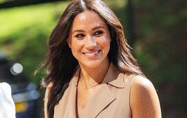 Com Harry cada vez mais isolado, Meghan surge sorridente com amiga em restaurante das celebridades