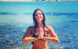 Que brasa! Lindsey Calção é a nova assistente de 'O Preço Certo'