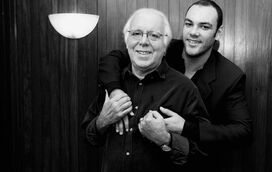 Abre-se o "baú" das recordações: Gil do Carmo lembra a avó Lucília e a "saudade incomensurável" que tem do pai… Carlos do Carmo