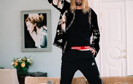 Depois de uma dura batalha contra as drogas que o deixaram em coma, músico Taylor Hawkins encontrado morto num hotel na Colômbia