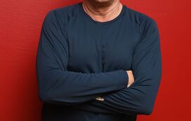 De volta a Lisboa e sem papas na língua, Ivan Lins arrasa e humilha Bolsonaro que compara a Putin