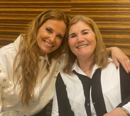 Cristina Ferreira em noite bem 'regada' com Dolores Aveiro