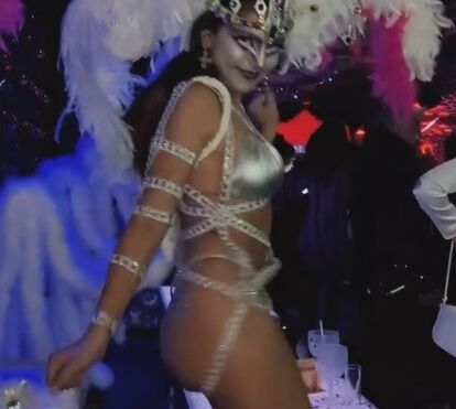 Ex-'Casa dos Segredos' deixa pouco à imaginação em vídeo de Carnaval