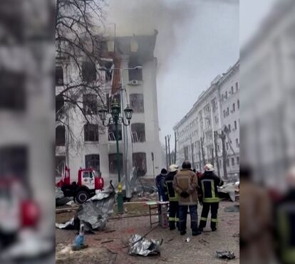 Bombardeamentos russos deixam rasto de destruição no centro histórico de Kharkiv