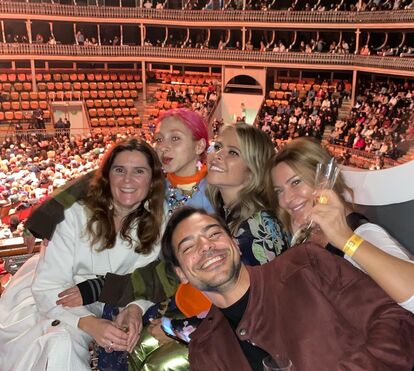 'La Vie de Marie' é um turbilhão: a 'queridinha' dos famosos, a família farta de assédio e a fama que sobe a cada minuto...